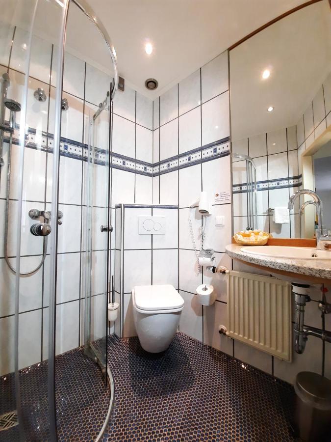 Hotel Vier Spitzen Lauenforde Екстер'єр фото