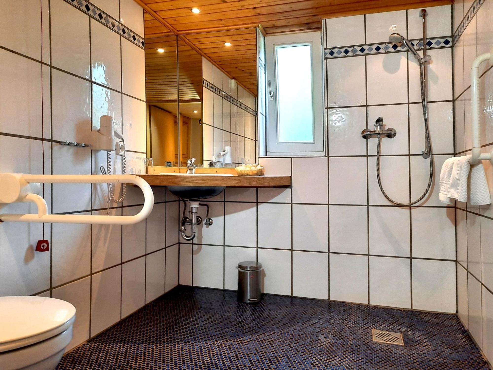 Hotel Vier Spitzen Lauenforde Екстер'єр фото